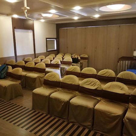 New Hotel Europa Inn Rajkot Bagian luar foto