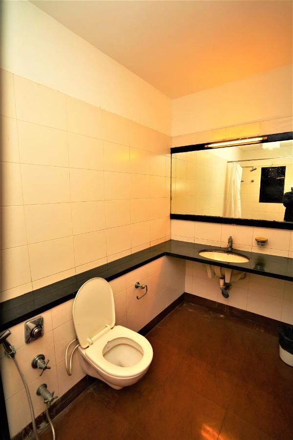 New Hotel Europa Inn Rajkot Bagian luar foto