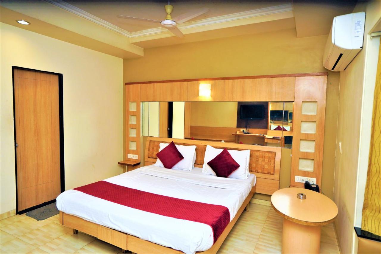 New Hotel Europa Inn Rajkot Bagian luar foto