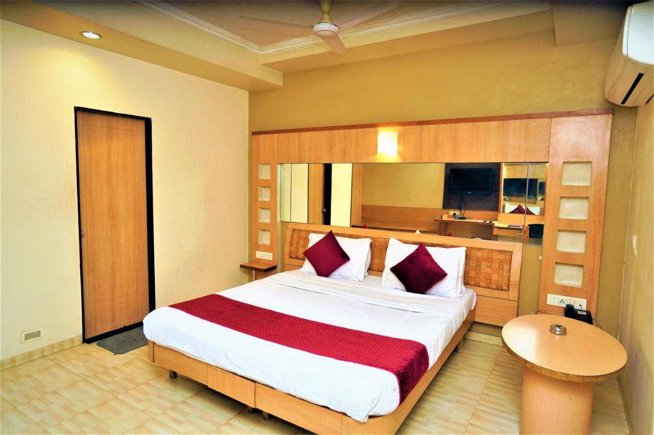 New Hotel Europa Inn Rajkot Bagian luar foto