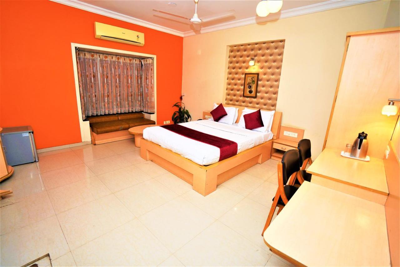 New Hotel Europa Inn Rajkot Bagian luar foto