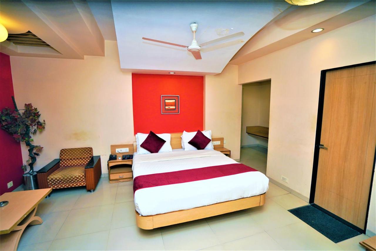 New Hotel Europa Inn Rajkot Bagian luar foto