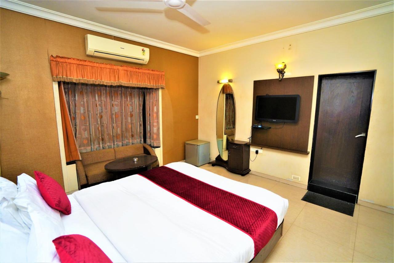 New Hotel Europa Inn Rajkot Bagian luar foto