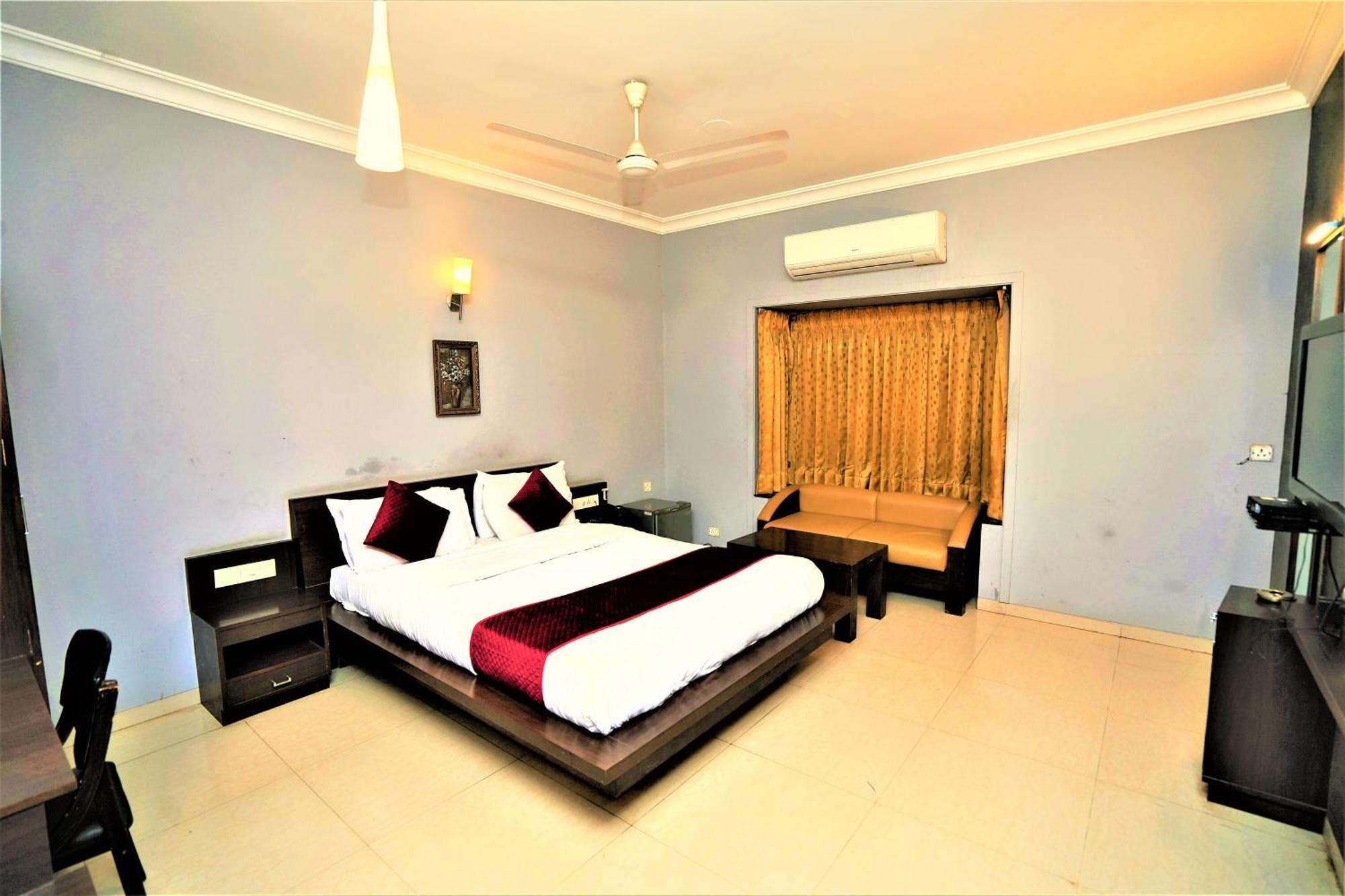 New Hotel Europa Inn Rajkot Bagian luar foto