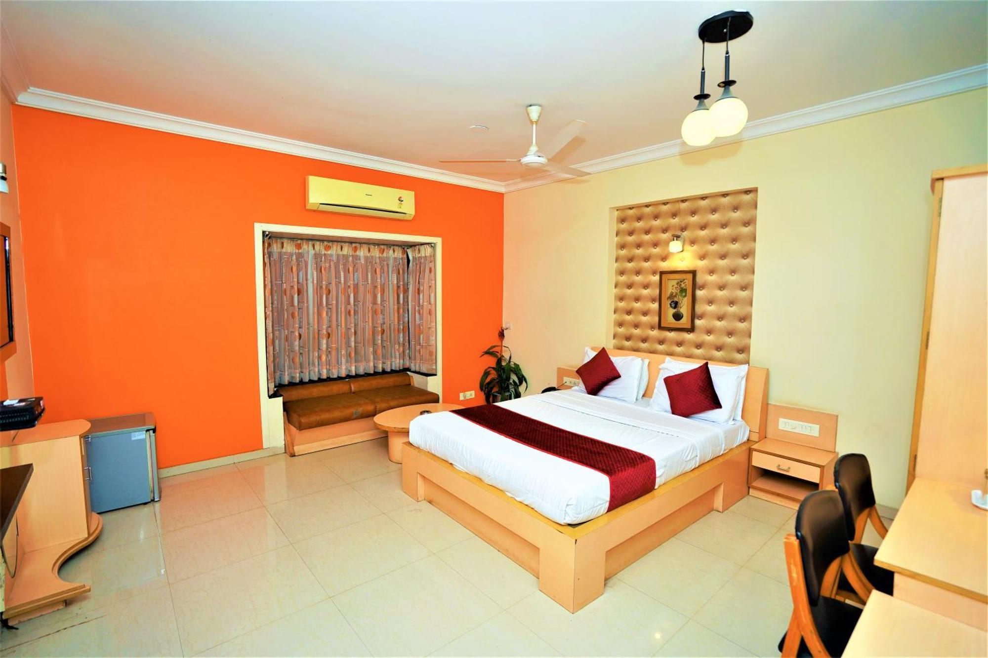 New Hotel Europa Inn Rajkot Bagian luar foto