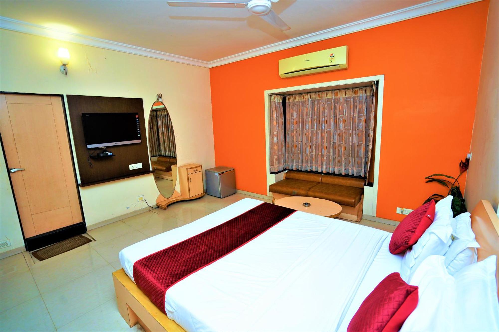 New Hotel Europa Inn Rajkot Bagian luar foto