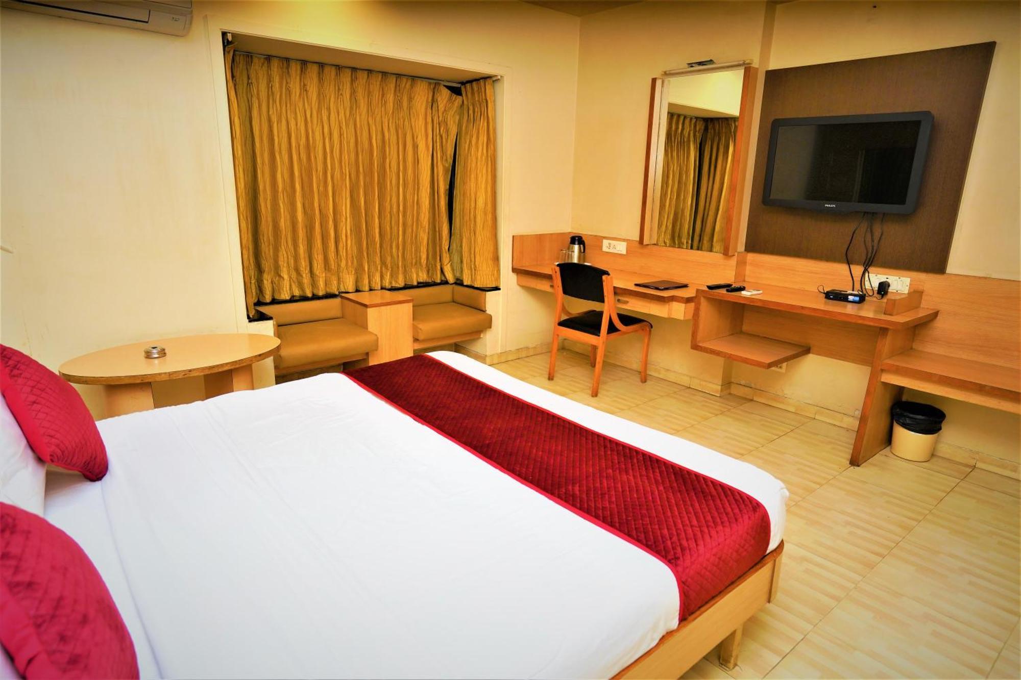 New Hotel Europa Inn Rajkot Bagian luar foto