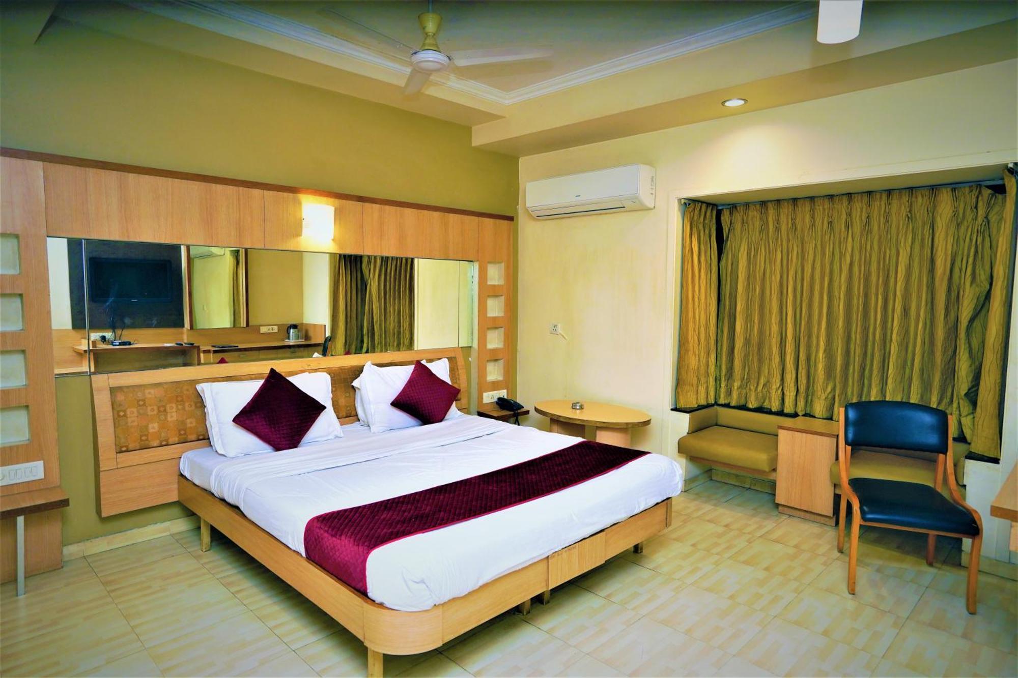 New Hotel Europa Inn Rajkot Bagian luar foto