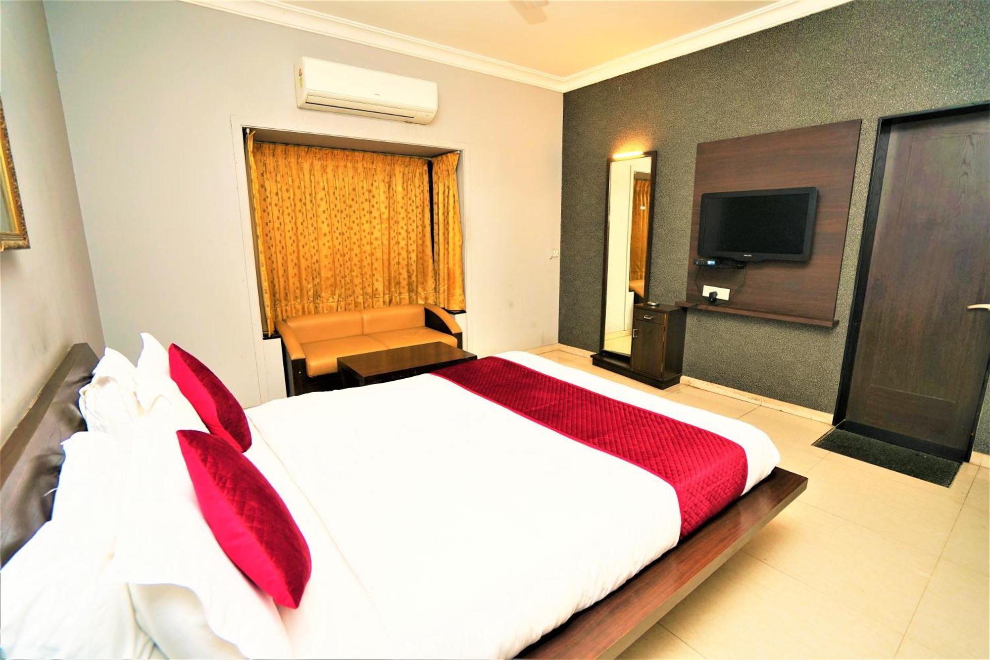 New Hotel Europa Inn Rajkot Bagian luar foto