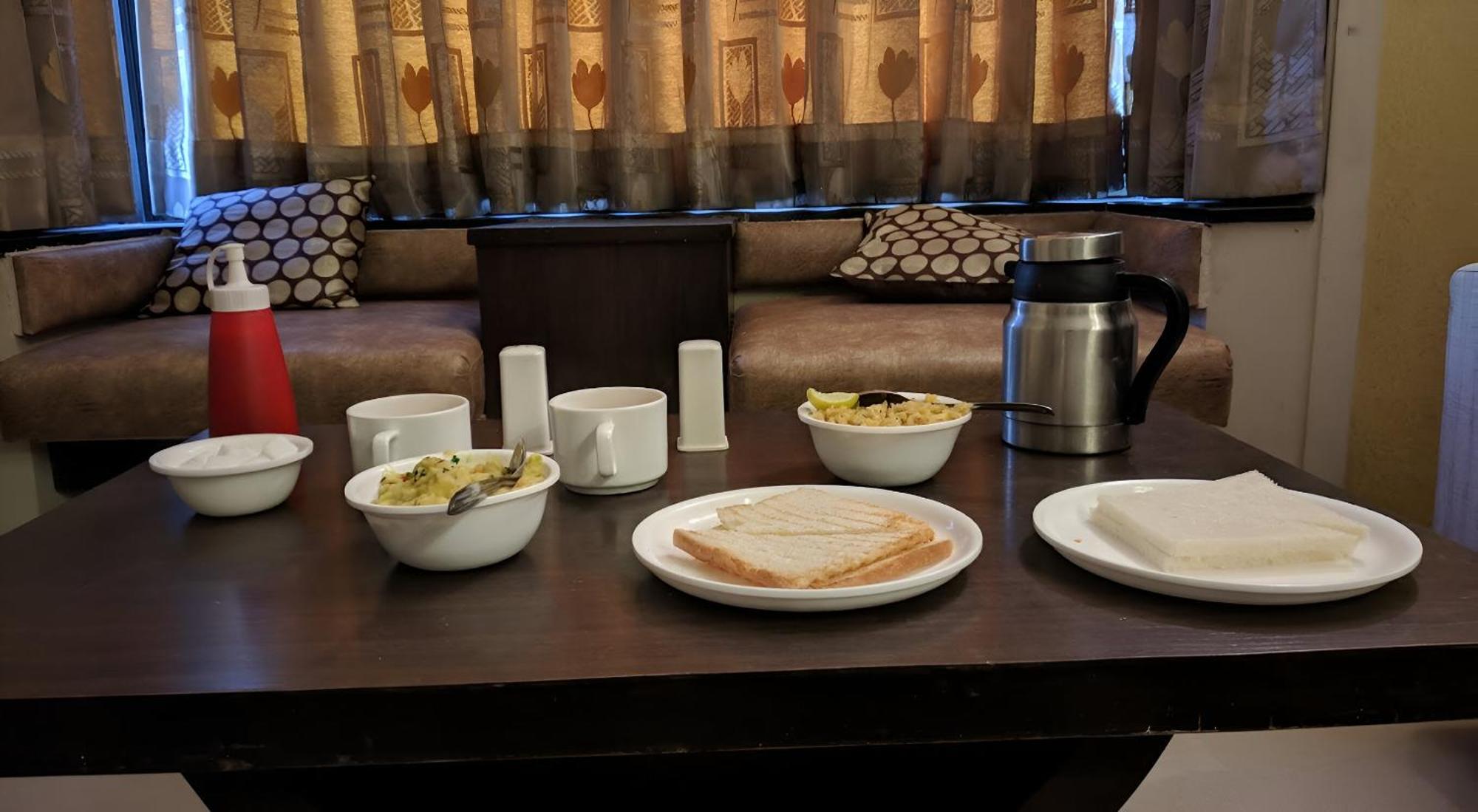 New Hotel Europa Inn Rajkot Bagian luar foto