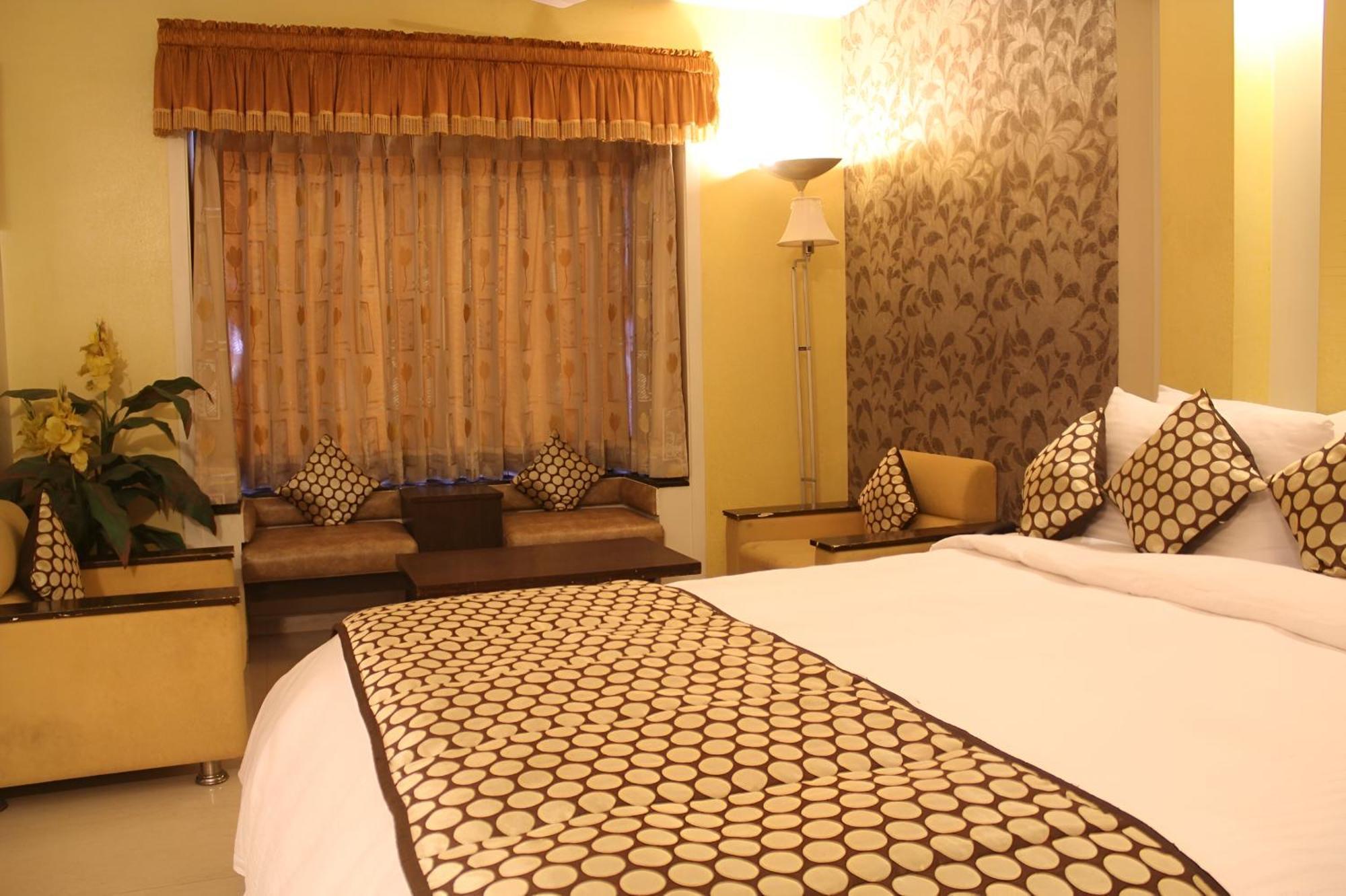 New Hotel Europa Inn Rajkot Bagian luar foto